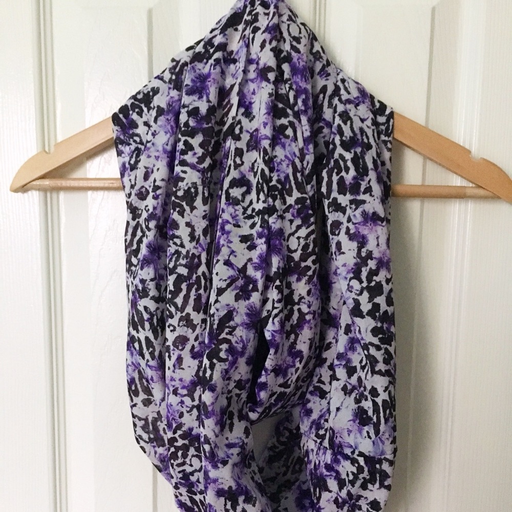 NWOT Cheetah Leopard Floral Circle Infinity Scarf